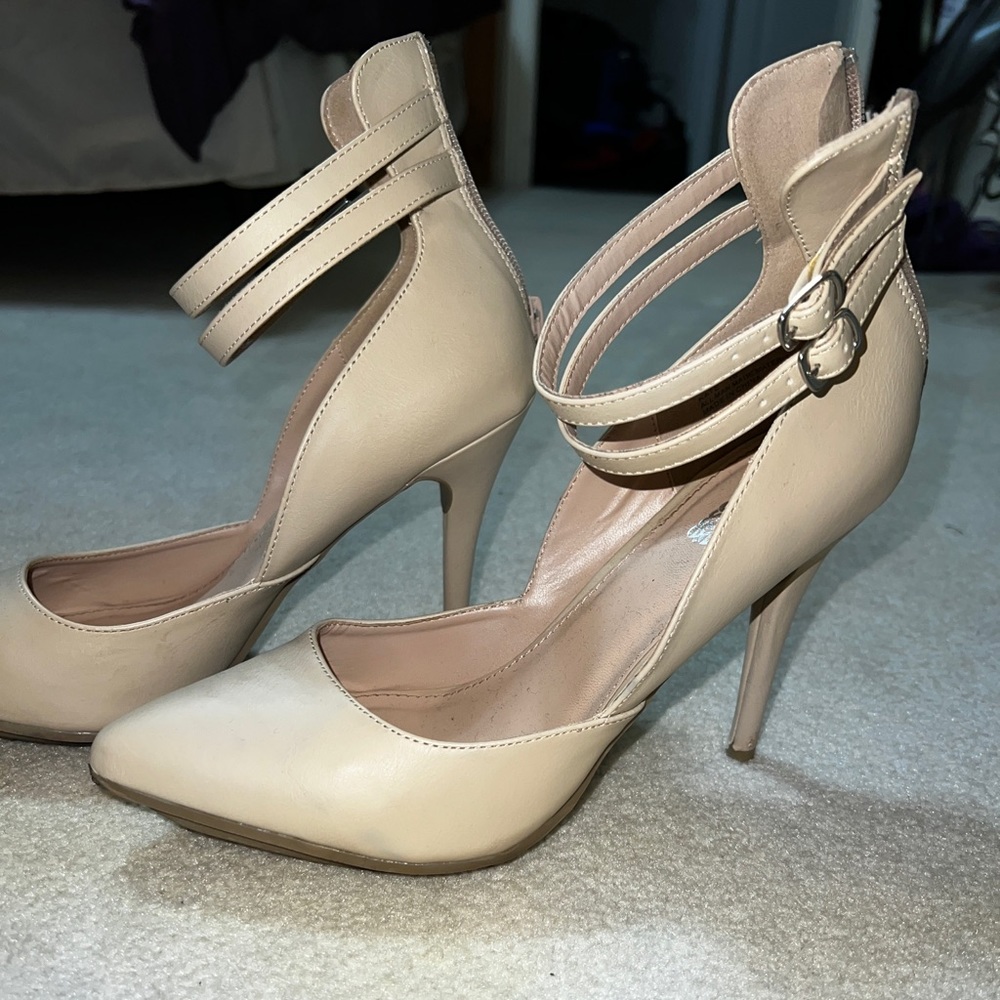 Beige pointed toe heels